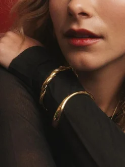 Yana Cuff